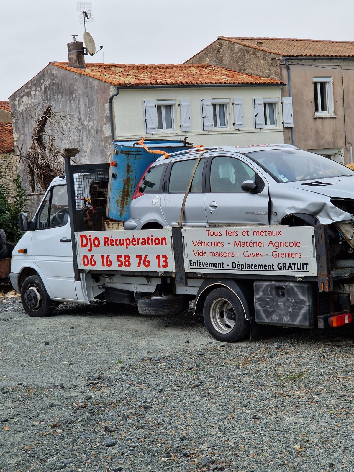 Camion Djo Récupération sur un enlèvement de véhicule